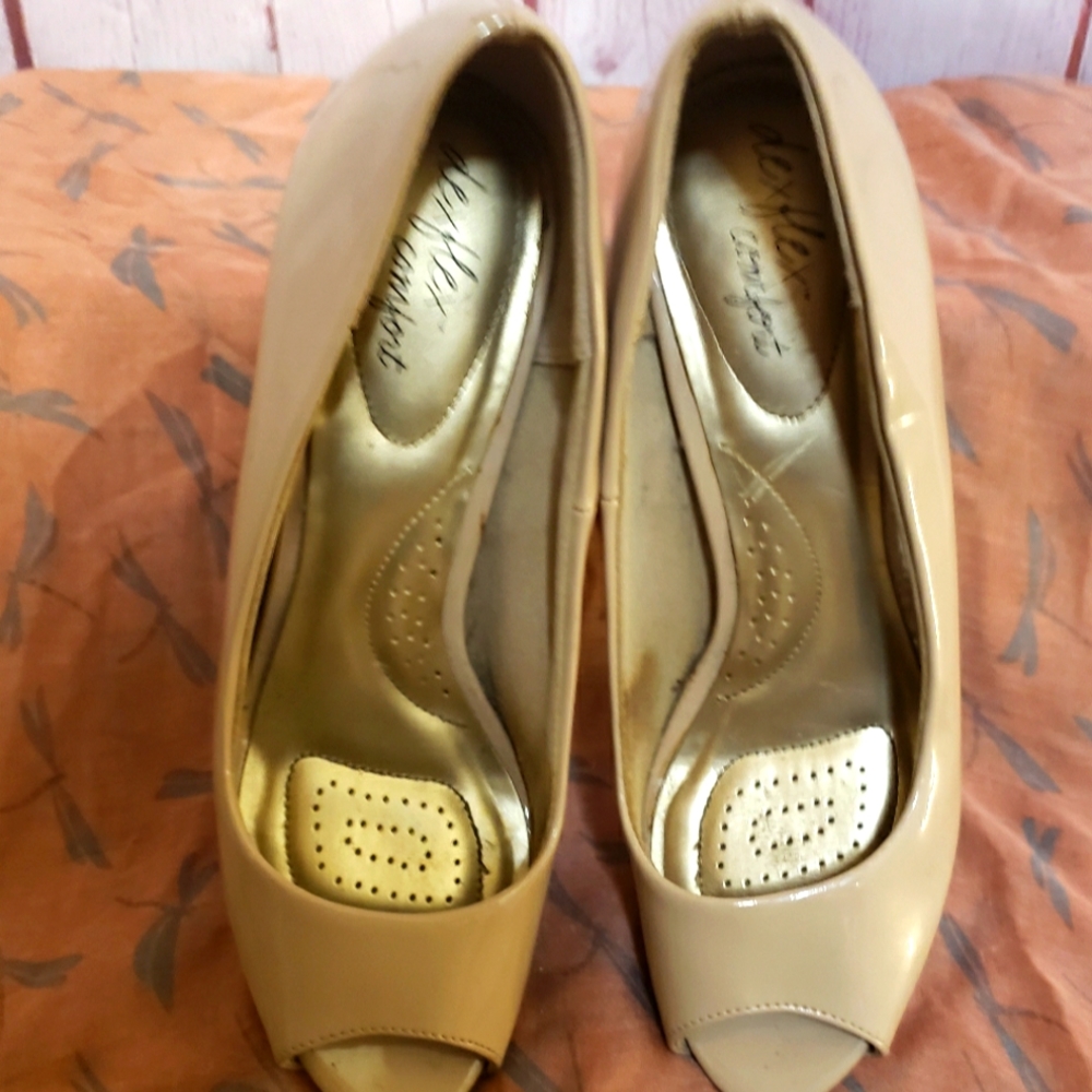 Nude Pumps - Picture 2 of 2